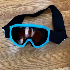 blue kids' ski goggles